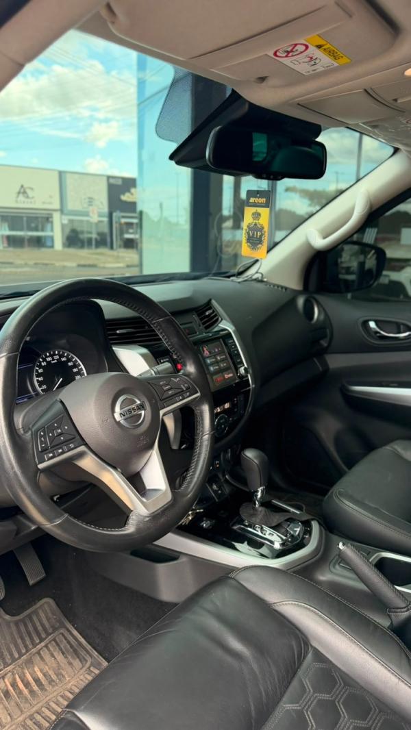 Nissan - 2.3 16V TURBO DIESEL PLATINUM CD 4X4 AUTOMÁTICO - Preto - 7 - Tropical Multimarcas - Nossa Marca é Confiança!
