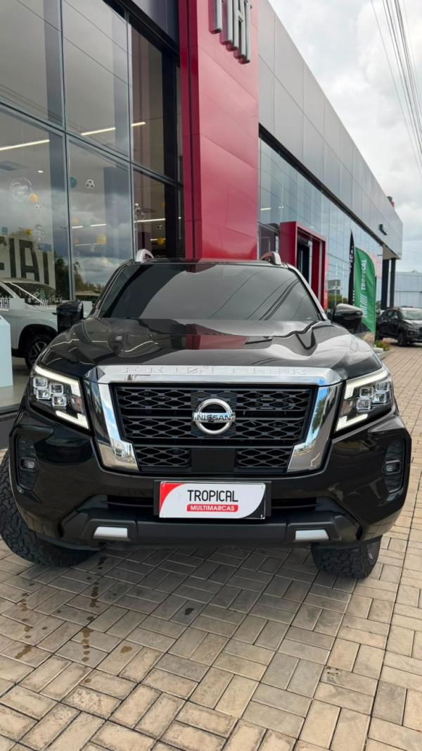 Nissan - 2.3 16V TURBO DIESEL PLATINUM CD 4X4 AUTOMÁTICO - Preto - 2 - Tropical Multimarcas - Nossa Marca é Confiança!
