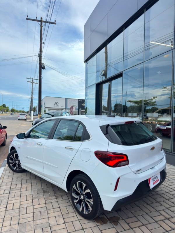 Chevrolet - 1.0 TURBO FLEX PREMIER AUTOMÁTICO - Branco - 6 - Tropical Multimarcas - Nossa Marca é Confiança!