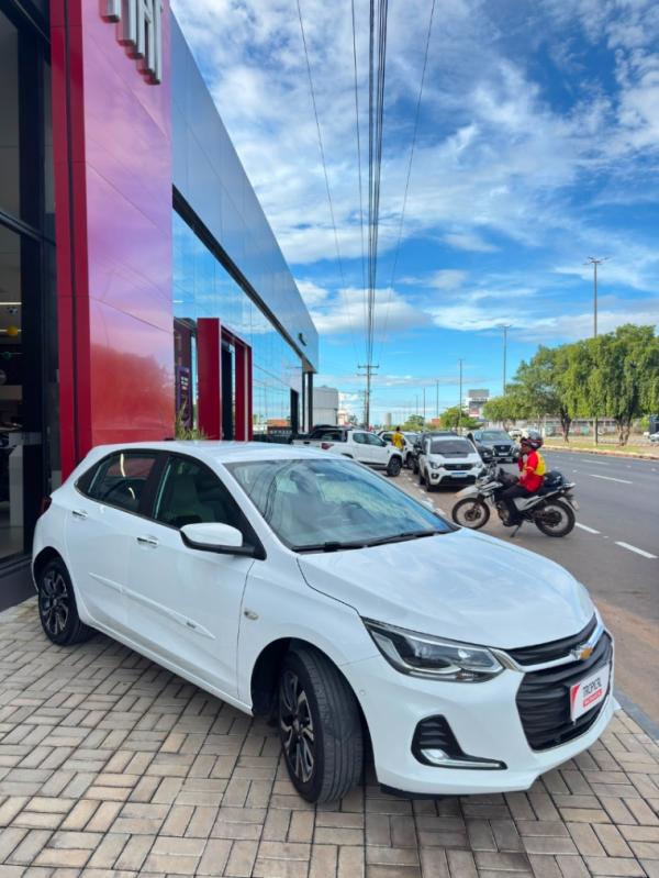 Chevrolet - 1.0 TURBO FLEX PREMIER AUTOMÁTICO - Branco - 3 - Tropical Multimarcas - Nossa Marca é Confiança!